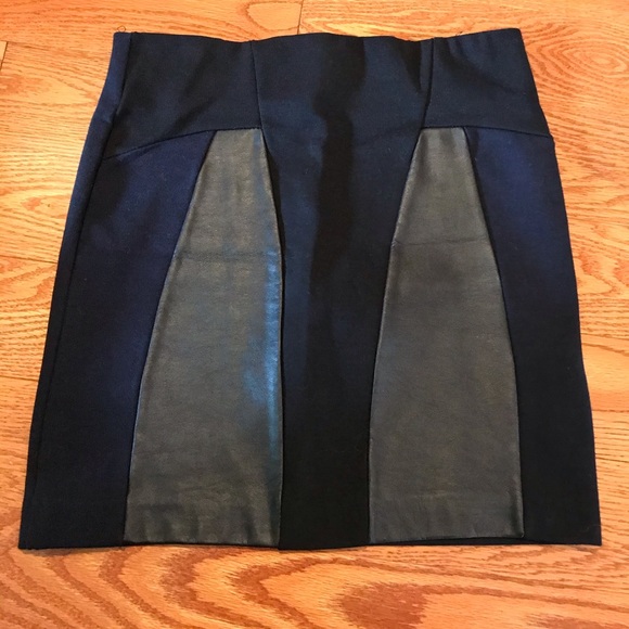 ZARA LEATHER PANNEL MINI SKIRT - Picture 2 of 4